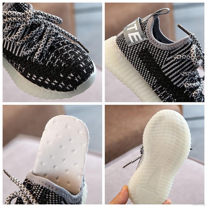 Giày đế mềm chống trượt có đèn phát sáng cho bé