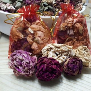 Túi thơm hoa hồng khô ủ tinh dầu thiên nhiên