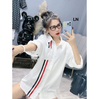Áo sơ mi trắng dài tay túi ngực 2 sọc đỏ đen thome Ln