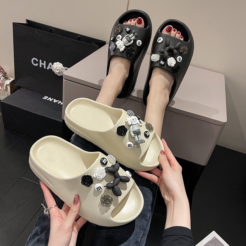 Dép đúc quai ngang hình Kaws 2022