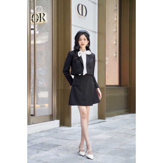 Set blazer croptop 2 cúc ngang đen và chân váy vạt chéo đen | BigBuy360 - bigbuy360.vn