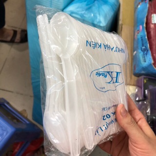 Thìa dùng một lần