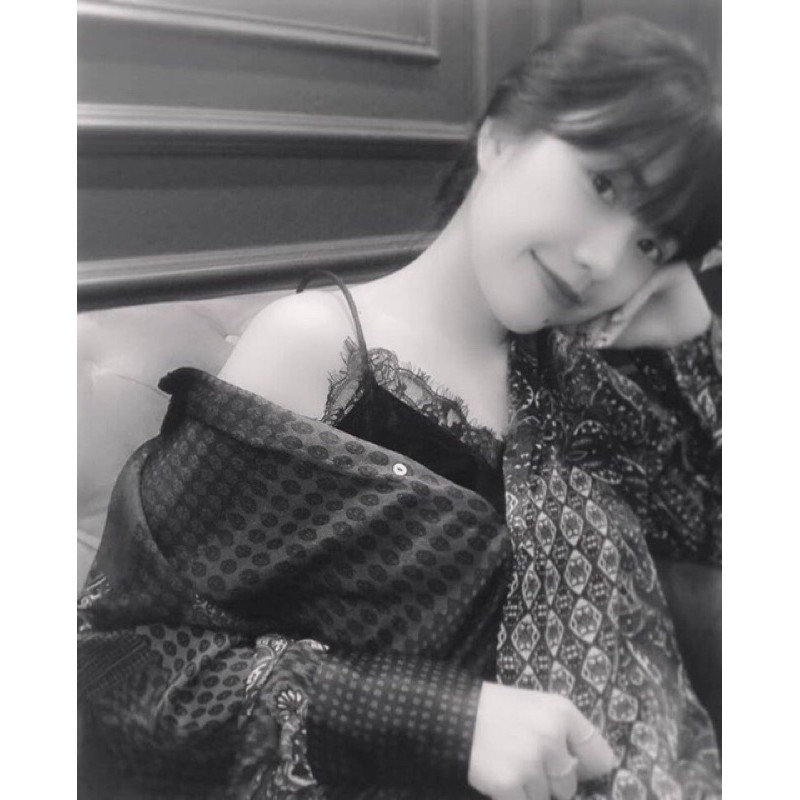 ÁO HAI DÂY NHUNG VIỀN REN