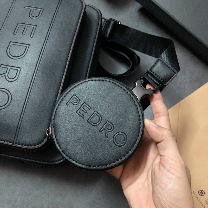 Túi đeo chéo for him in black P.e.d.rio