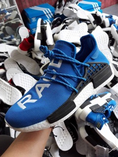 GIÀY NMD R1 VÀ HUMAN RACE