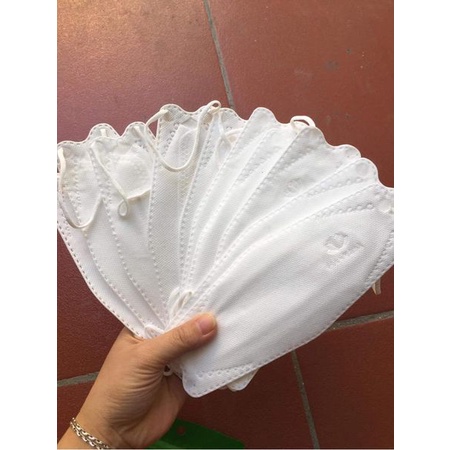 Khẩu trang Hantamin KF94 Uyen Cuong con cá loại 4 lớp thùng 300 chiếc màu trắng