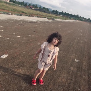 Áo đặng thu trang vs lê thi ý