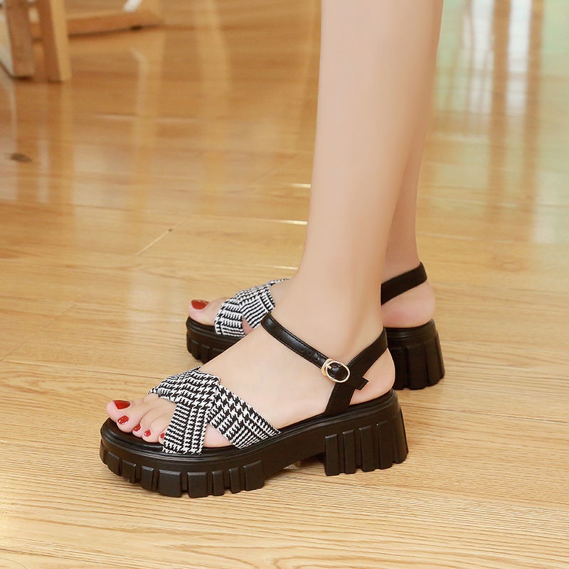 Giày Sandal Đế Dày Thời Trang Năng Động Cho Nữ Sinh