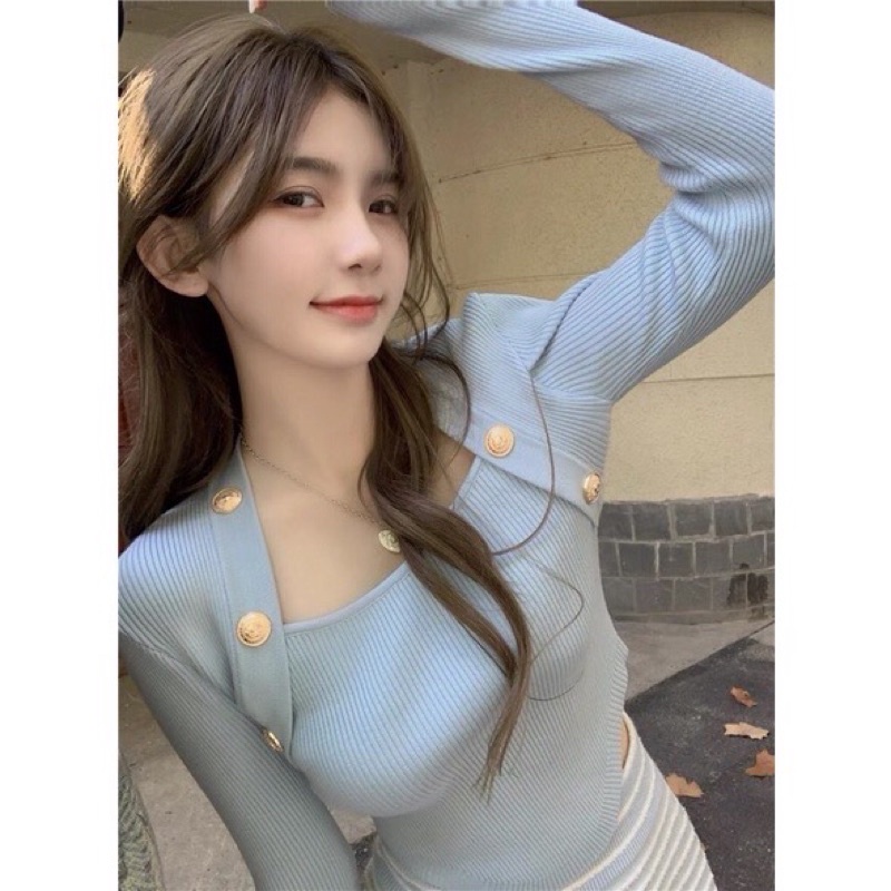 Áo len gân cổ vuông khuy đồng vạt bầu hàng QC hot (ảnh shop chụp)