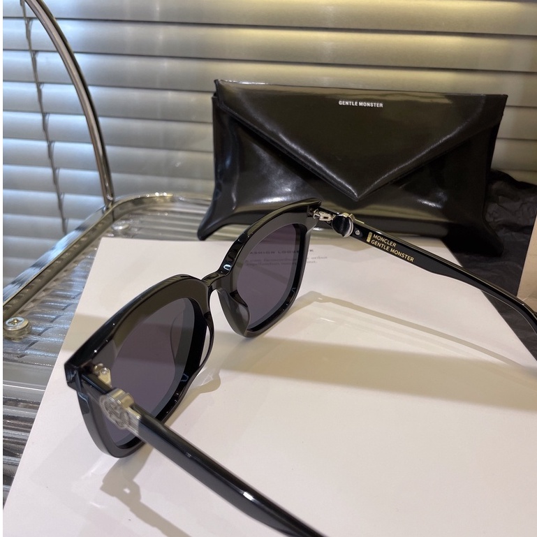 Kính Mát Gọng Vuông Màu Đen SWIPE 4 01 -