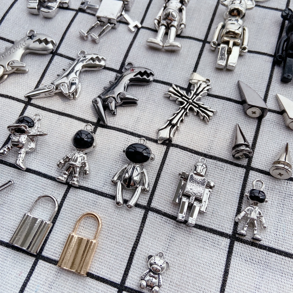 Hạt Charm Giày Robot Bằng Kim Loại Màu Tối Phong Cách Punk Punk Charm -croc /Jobz /Button croc /Charm/Dross DIY