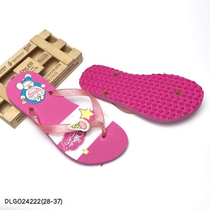 Dép xỏ ngón bé gái hình Doremonn
