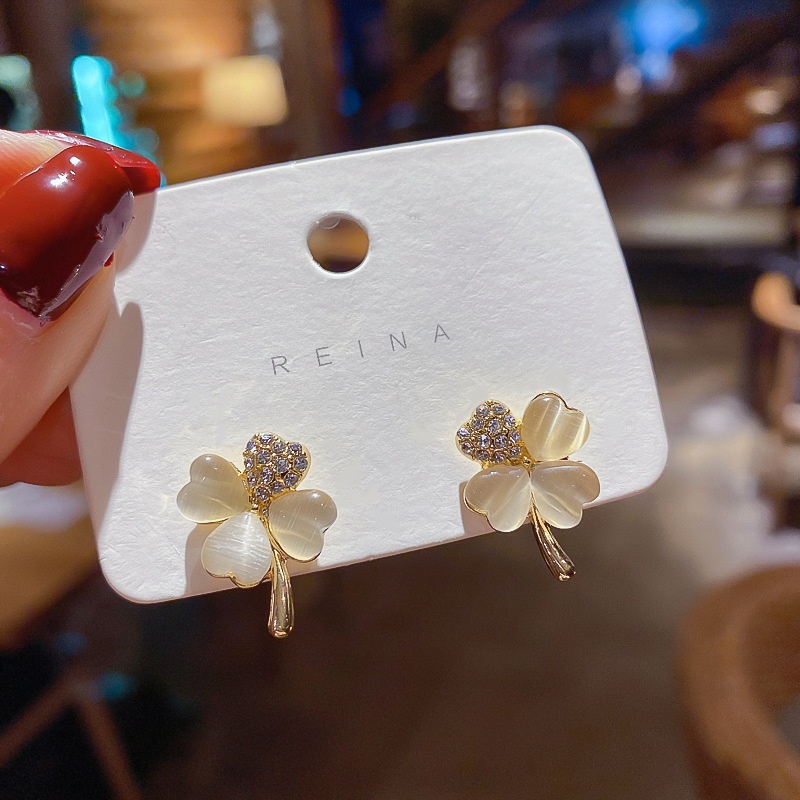 Khuyên Tai Hình Cỏ Bốn Lá Xinh Xắn Cho Nữ