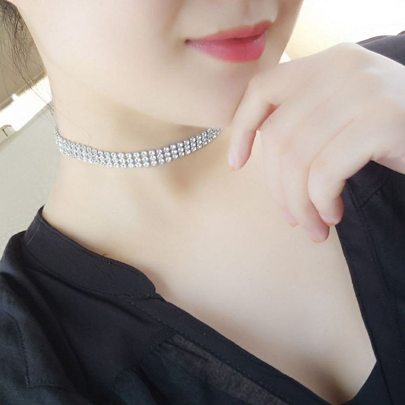 Vòng cổ choker đính hạt đá