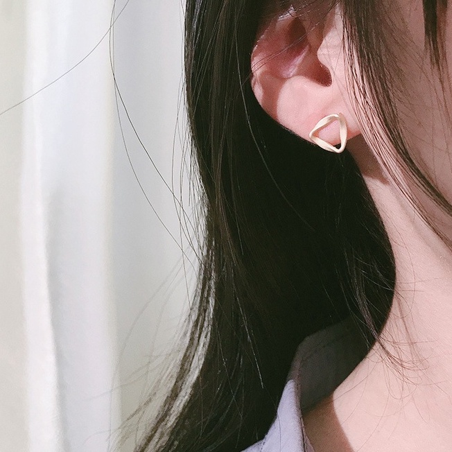 Bông Tai Hình Tam Giác Bằng Thép Titan Thời Trang