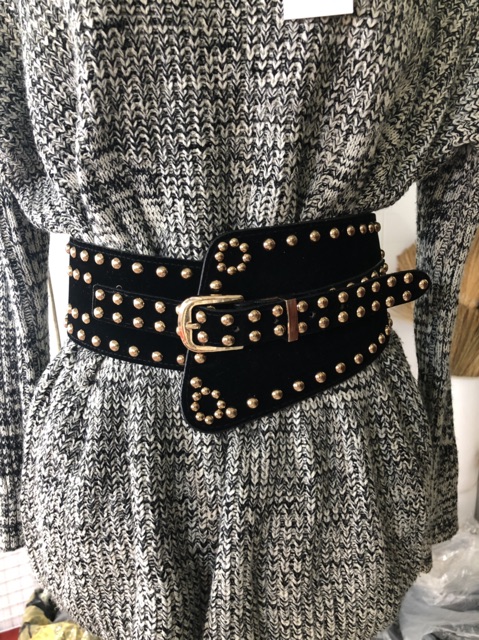 Đai váy đinh , khoá cài trứoc