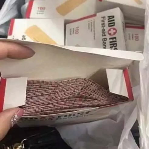 Miếng Dán Vết Thương Băng Gâu 100 Miếng Đủ Kích Cỡ - Hộp 100 Miếng