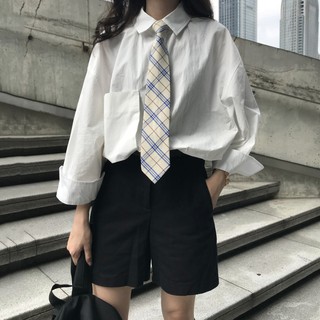 Áo sơ mi trắng oversize + cavat