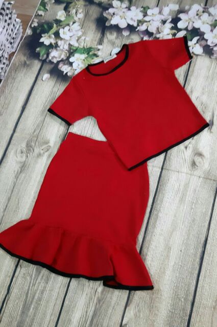 Set Áo Croptop + Chân Váy Siêu đẹp