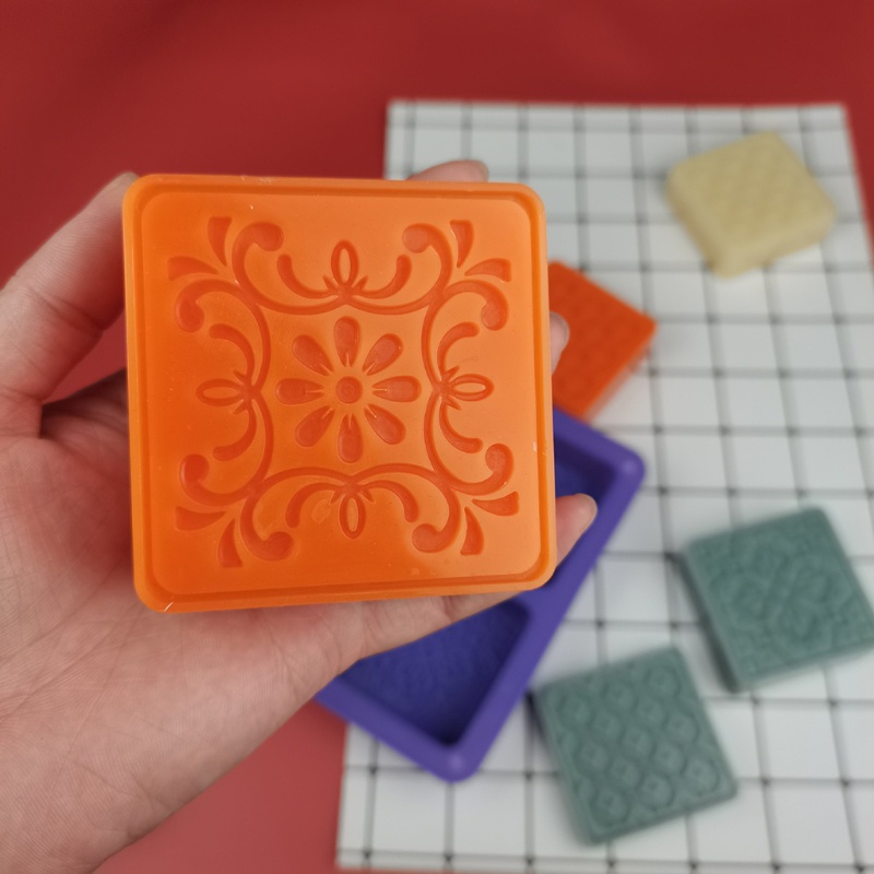 Khuôn silicone làm xà phòng/nến 4 ngăn hình vuông