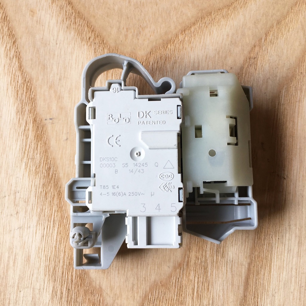 Công tắc cửa máy giặt Electrolux dẹt, vuông - khóa cửa máy giặt Electrolux ba chân