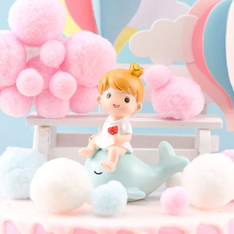 Trang trí bé trai cưỡi cá heo