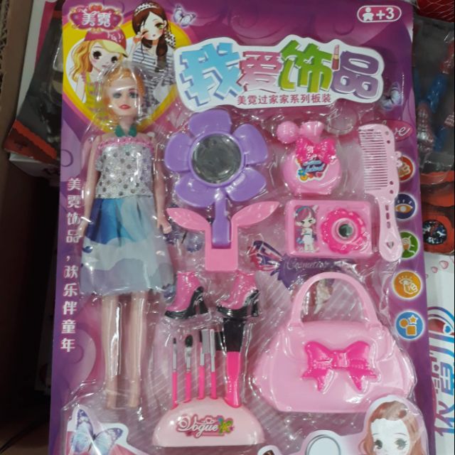 Vỷ trang diểm búp bê