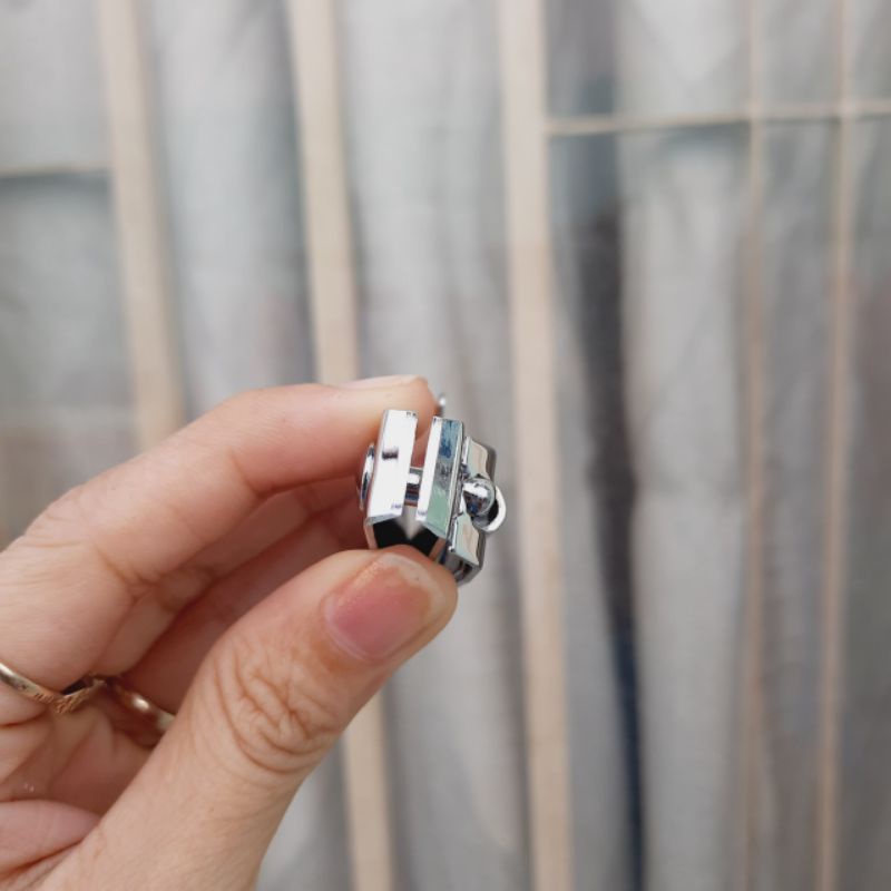 Dụng cụ bấm cắt móng hoạ tiết hoa