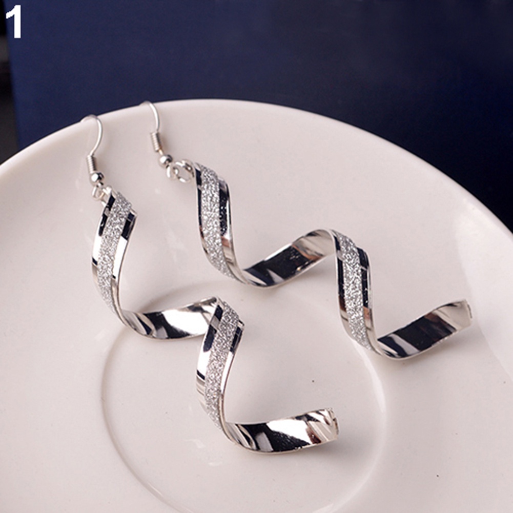 Khuyên tai nữ trang dáng dài tạo hình độc đáo