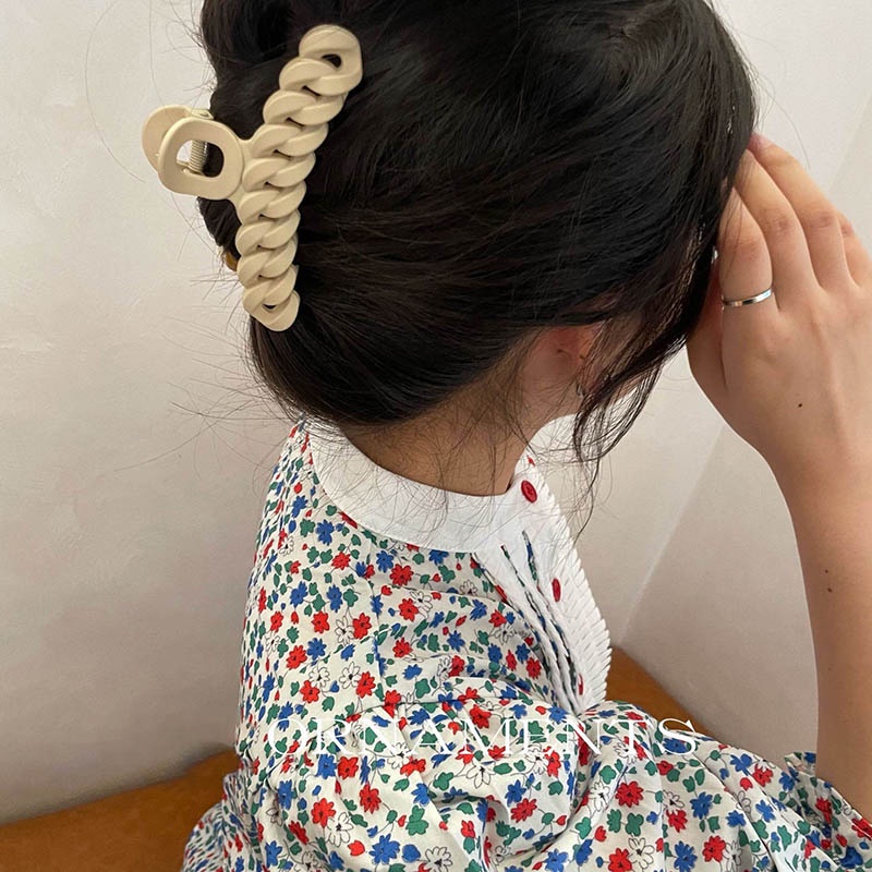 Kẹp Tóc Hình Cá Mập Màu Sắc Cà Phê