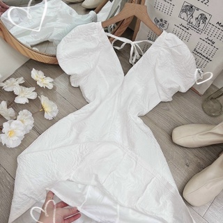 ĐẦM GẤM CỔ V TAY PHỒNG