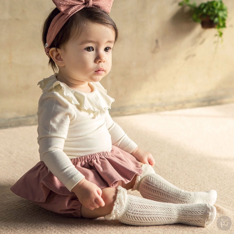 Tất ren bèo trắng xinh xắn cho bé