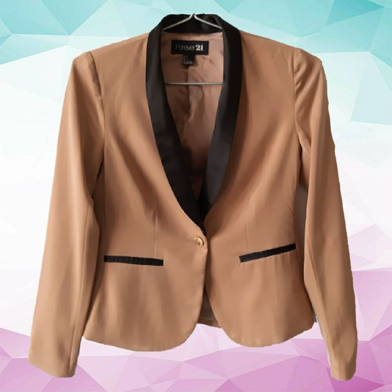 Áo khoác vest nữ chất mềm mại, có lót, cài một nút, kiểu dáng đơn giản thanh lịch