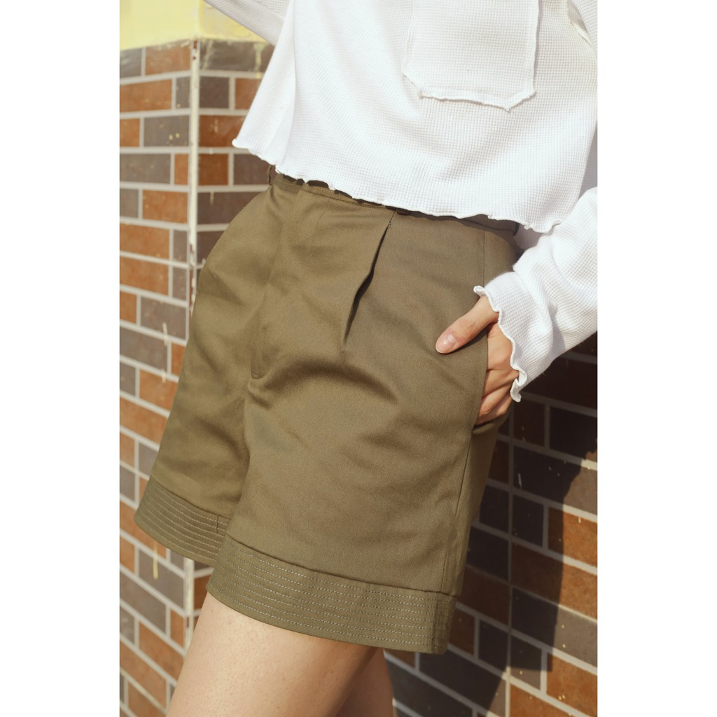 Quần short nữ dáng suông thời trang GAGO high waist plain short màu xanh rêu GO3222