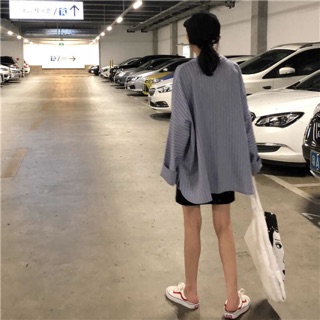 Sơmi dáng thụng xanh