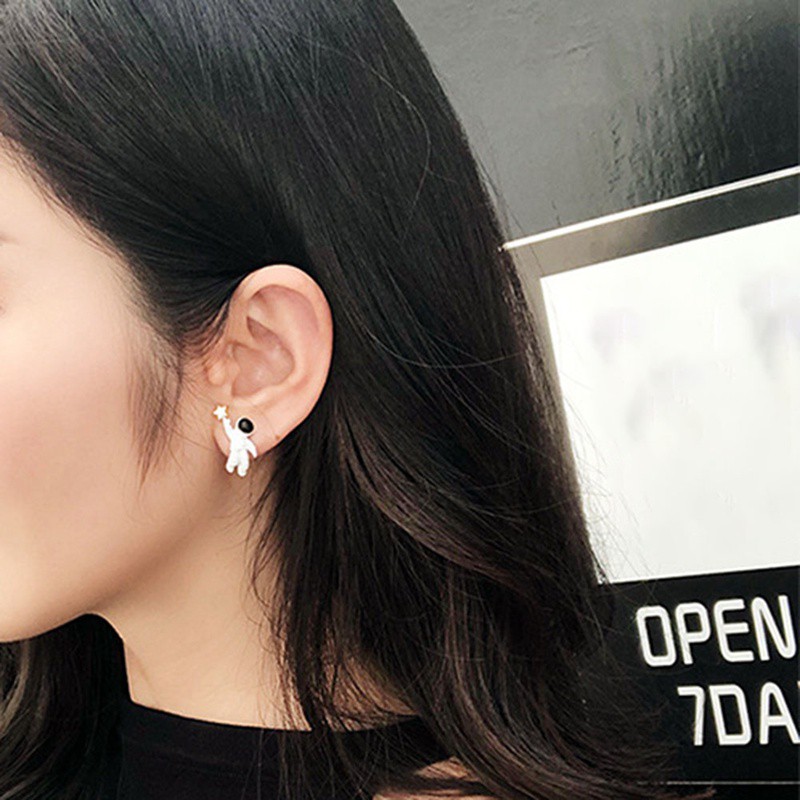 Khuyên tai hình phi hành gia phong cách thời trang hàn quốc đơn giản xinh xắn