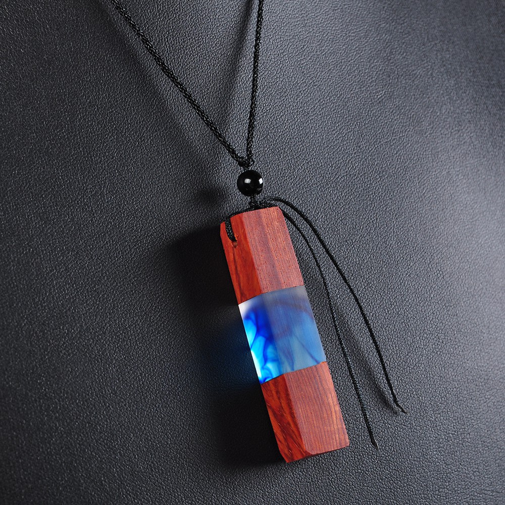 Dây chuyền thời trang với mặt đá phối gỗ đầy độc đáo