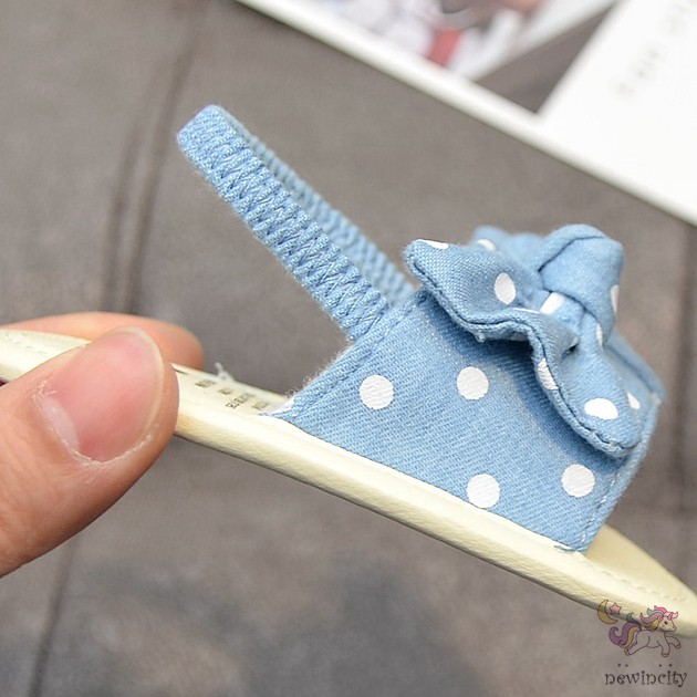 Giày sandal tập đi chống trượt cho bé gái