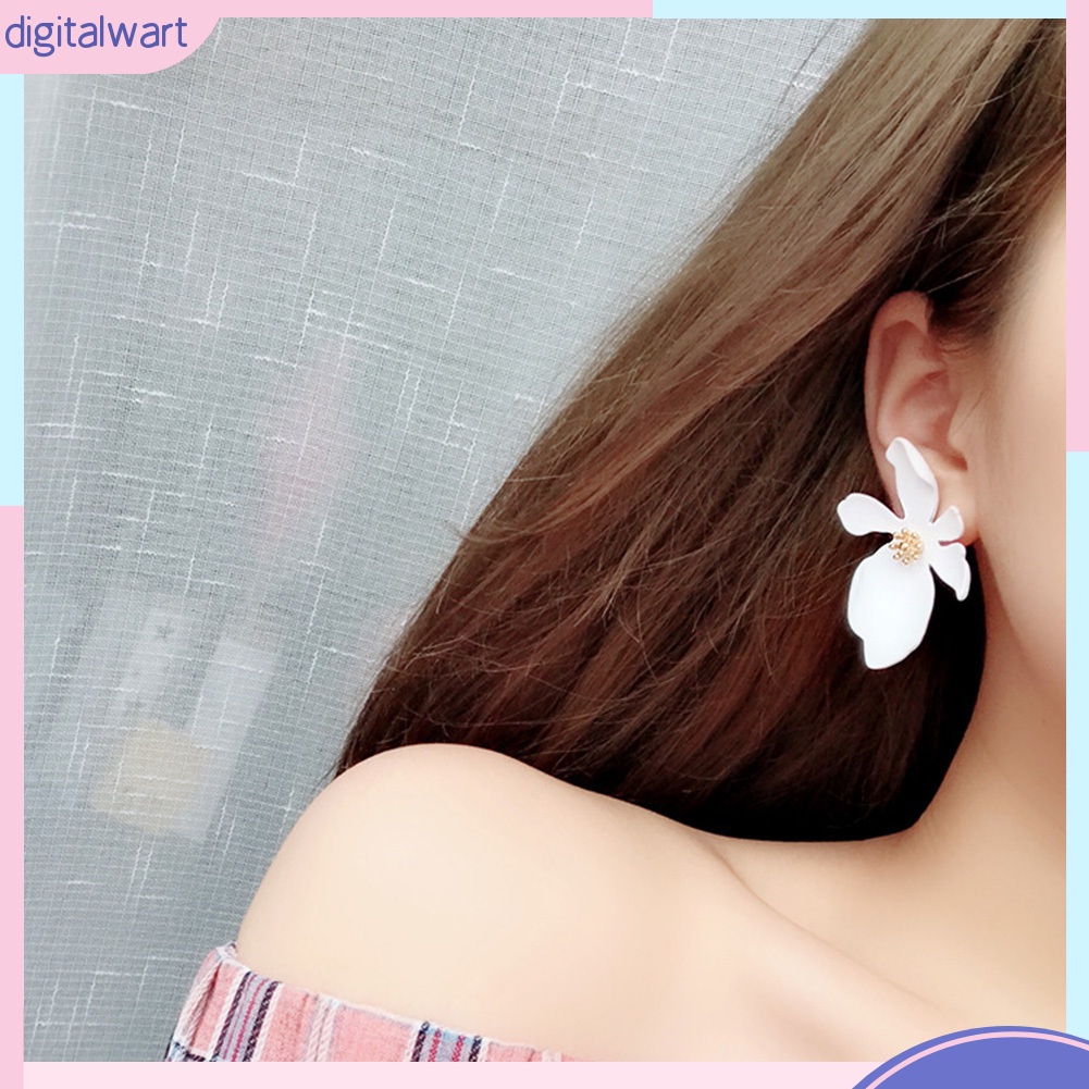 Đôi Bông Tai Hình Hoa Cúc Bằng Kim Loại Thời Trang Cho Nữ