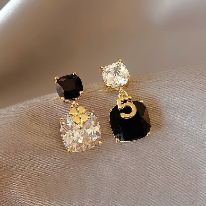 Khuyên Tai Cỏ Bốn Lá Đính Đá zircon Màu Đỏ Sang Trọng Trực Tuyến Mùa Hè Hàng Mới