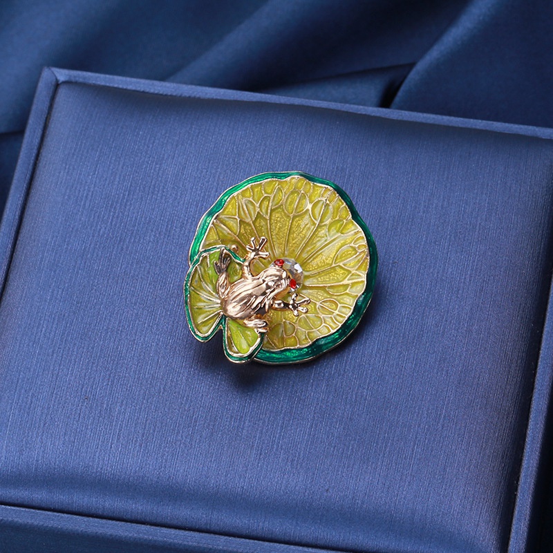 Ghim Cài Áo Hình Ếch Và Hoa Sen Thời Trang