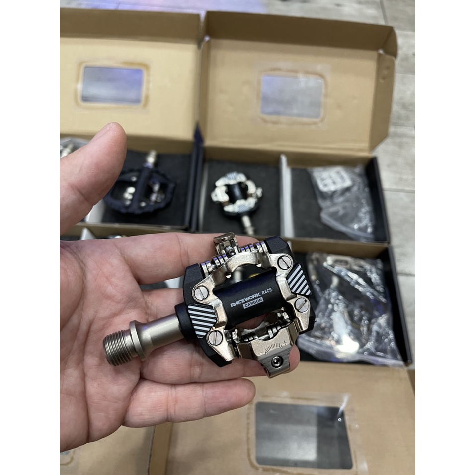 Bàn đạp PEDAL xe đạp can cá clipless SPD chất liệu Carbon Racework