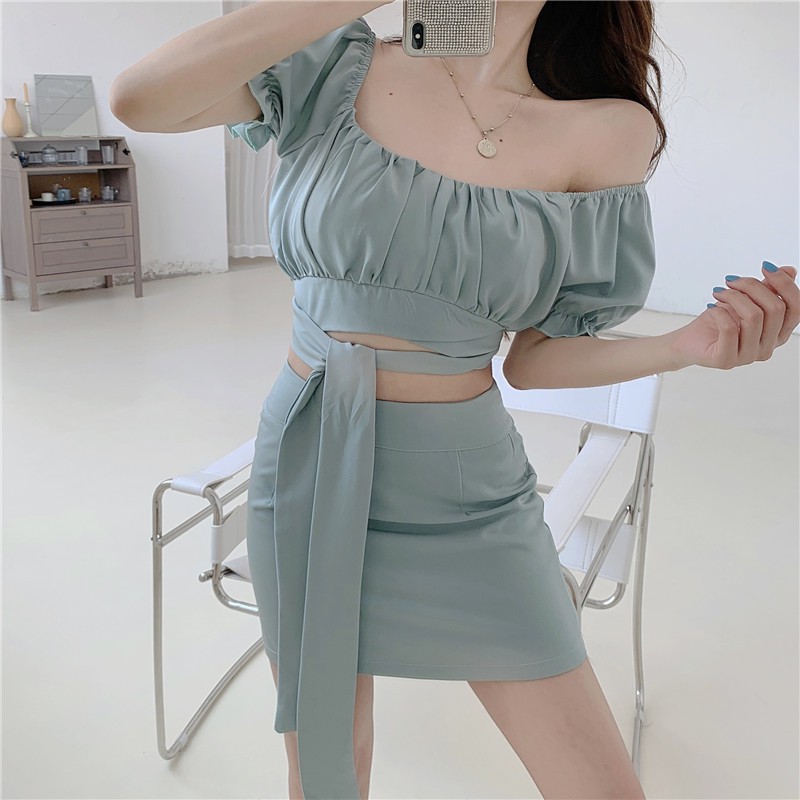 Cả set bộ đồ áo croptop tay ngắn trễ vai khoét hông tay phồng hở bụng + váy lưng cao ngắn ulzzang ( 2 màu )