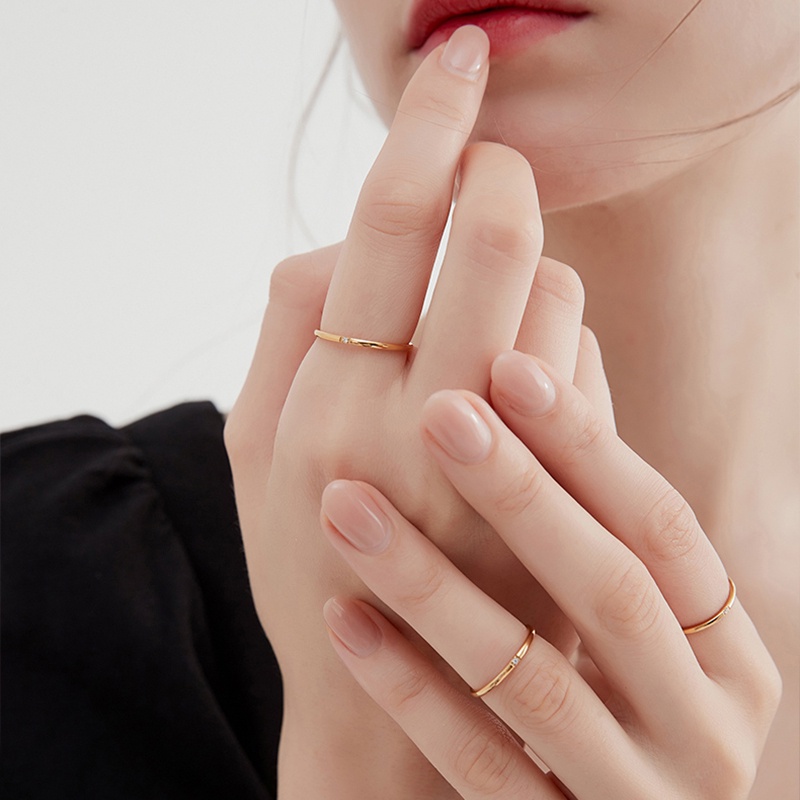Nhẫn thép titan mạ vàng 18K đính kim cương nhân tạo dành cho nam và nữ