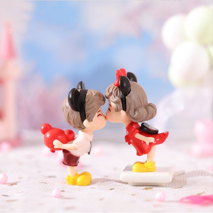 Mô hình đôi bạn bé hôn nhau rất dễ thương cho các bạn trang trí bánh cưới, móc khóa, tiểu cảnh, terrarium, DIY