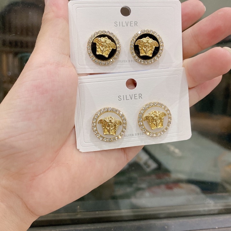 Khuyên tai mặt versace
