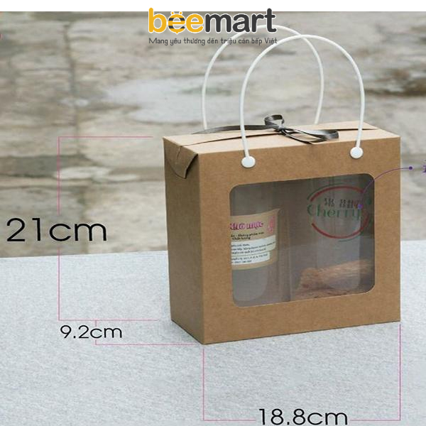 Hộp giấy kraf có quai xách mẫu số 6 (21x18.8x9.2cm)