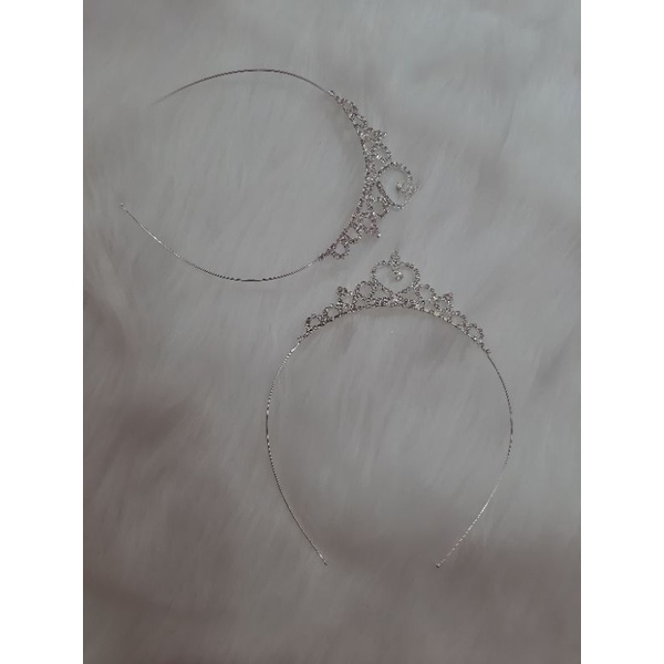 Vương niệm và cài tóc cho bé