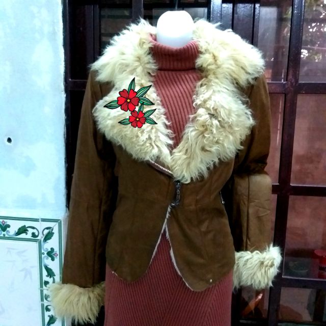 Áo khoác da lộn dáng vest ôm phối cổ lông (45- 55kg)