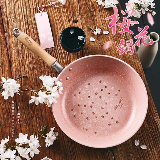 Chảo Sakura chống dính đáy từ màu hồng phong cách hoa anh đào dễ thương
